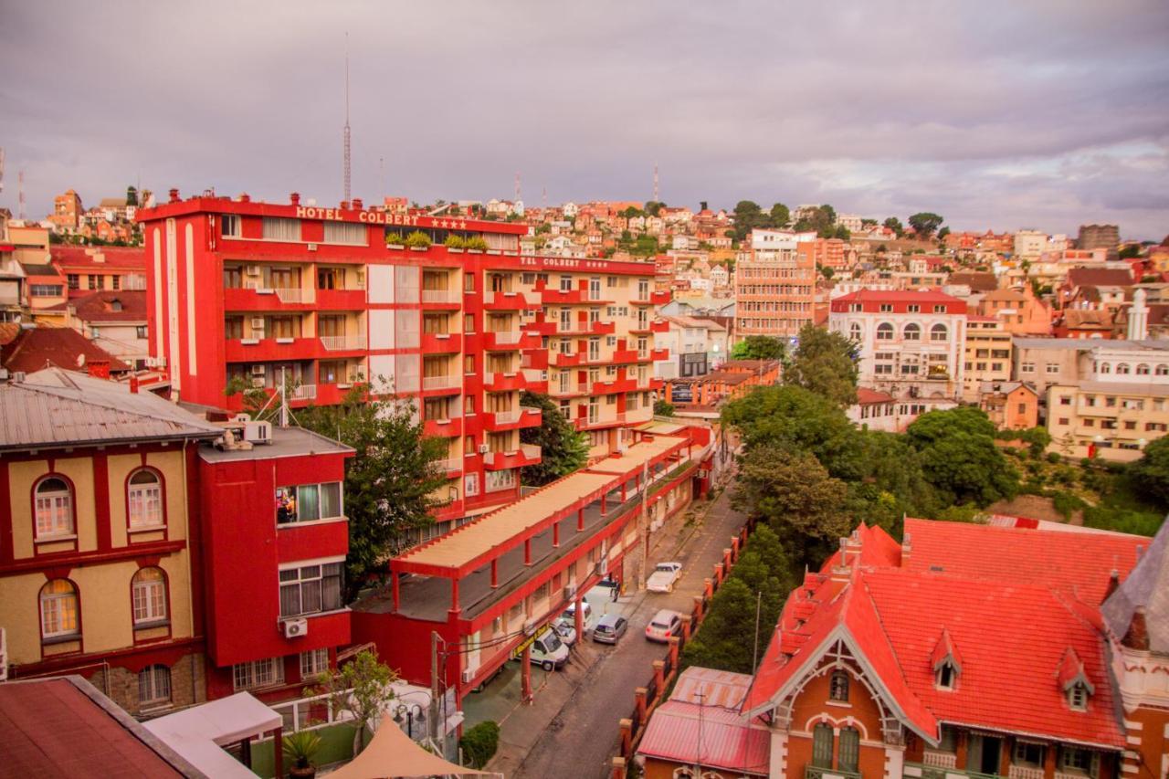Garden stairs, Antaninarenina Antananarivo : a top-down piece